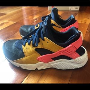 Nike Air Huarache (Women’s)